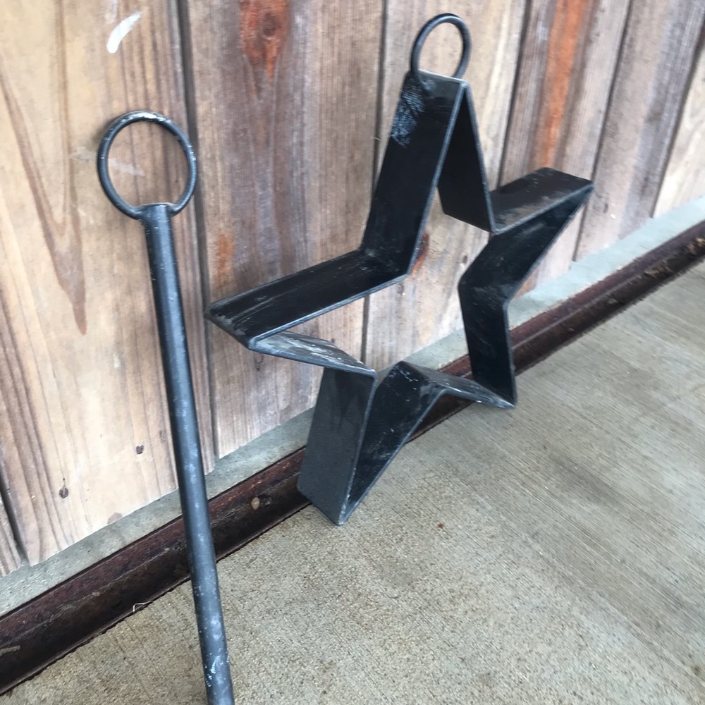 Black heavy RUSTIC METAL STAR DINNER BELL - Picture 2 of 5